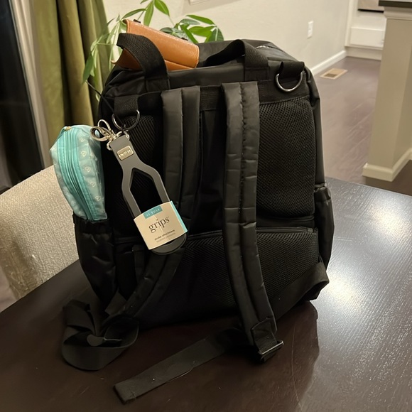 JJ Cole Diaper Bag - Picture 3 of 10